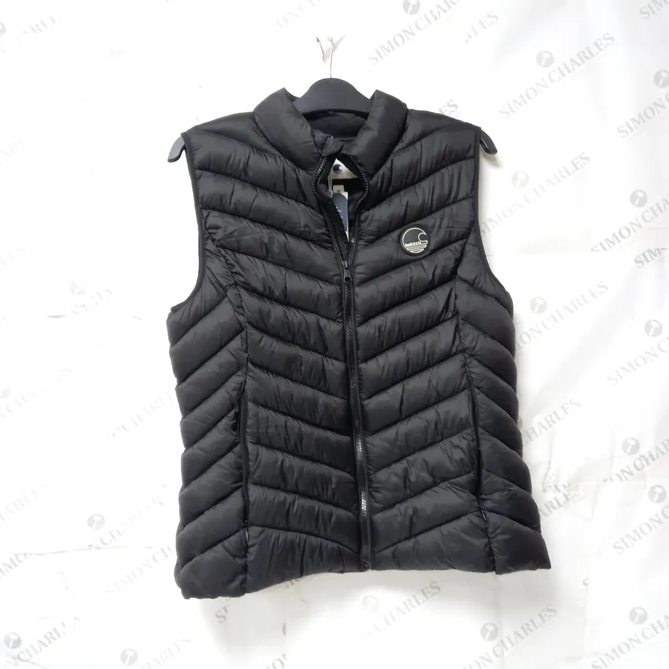 BOX OF ASSORTED CLOTHES APPROXIMATELY 10 TO INCLUDE JACKETS, JUMPERS, SHORTS ETC 