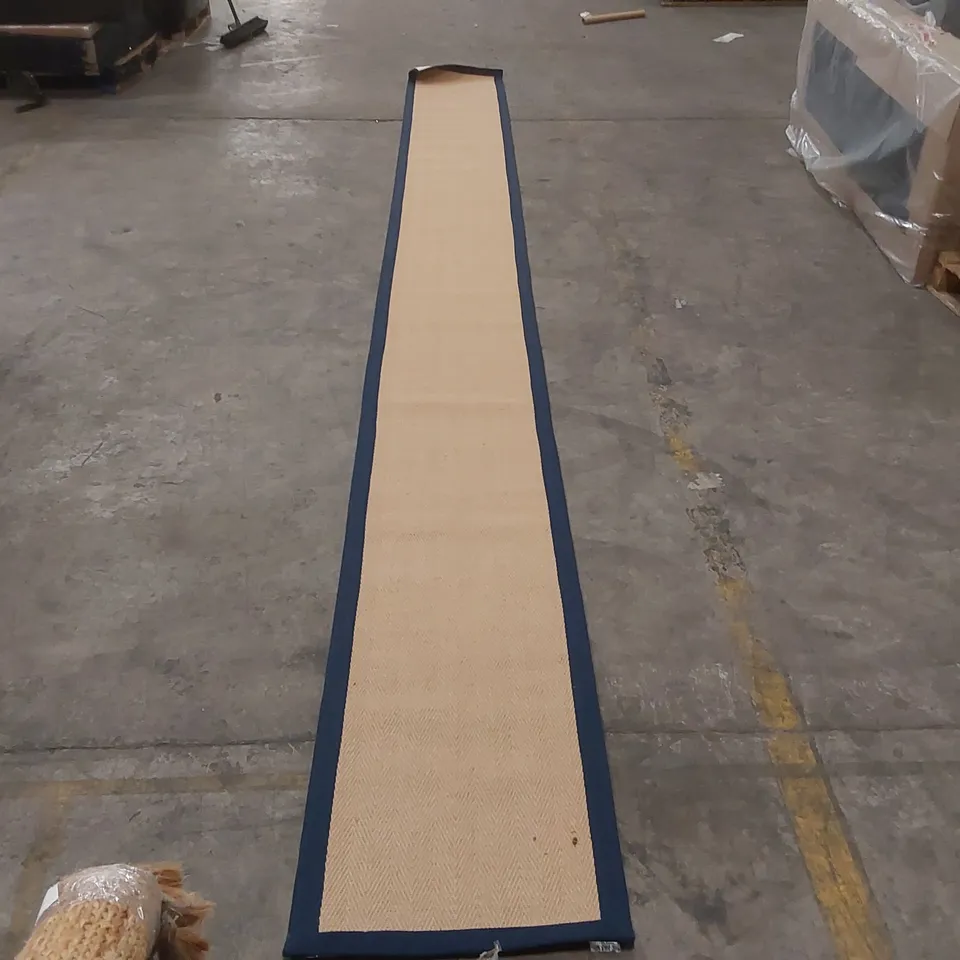 QUALITY DESIGNER RUNNER RUG - APPROXIMATELY 590 x 60cm