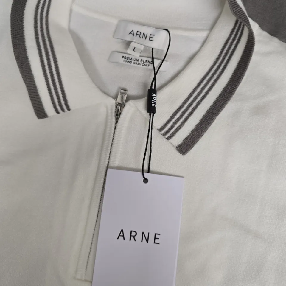 ARNE TIPPED KNITTED POLO SHIRT IN WHITE – UK SIZE L