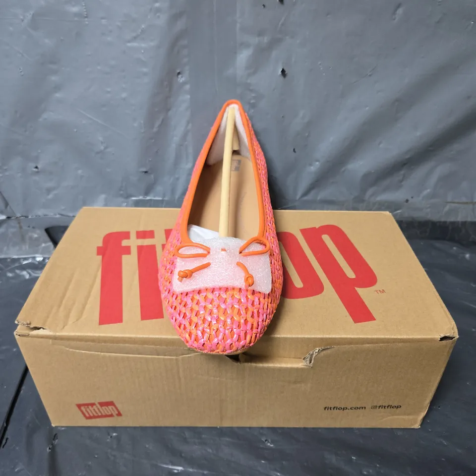 BOXED PAIR OF FITFLOP DELICATO BOWWOVEN BALLET FLATS IN SATSUMA/PINK - UK 6