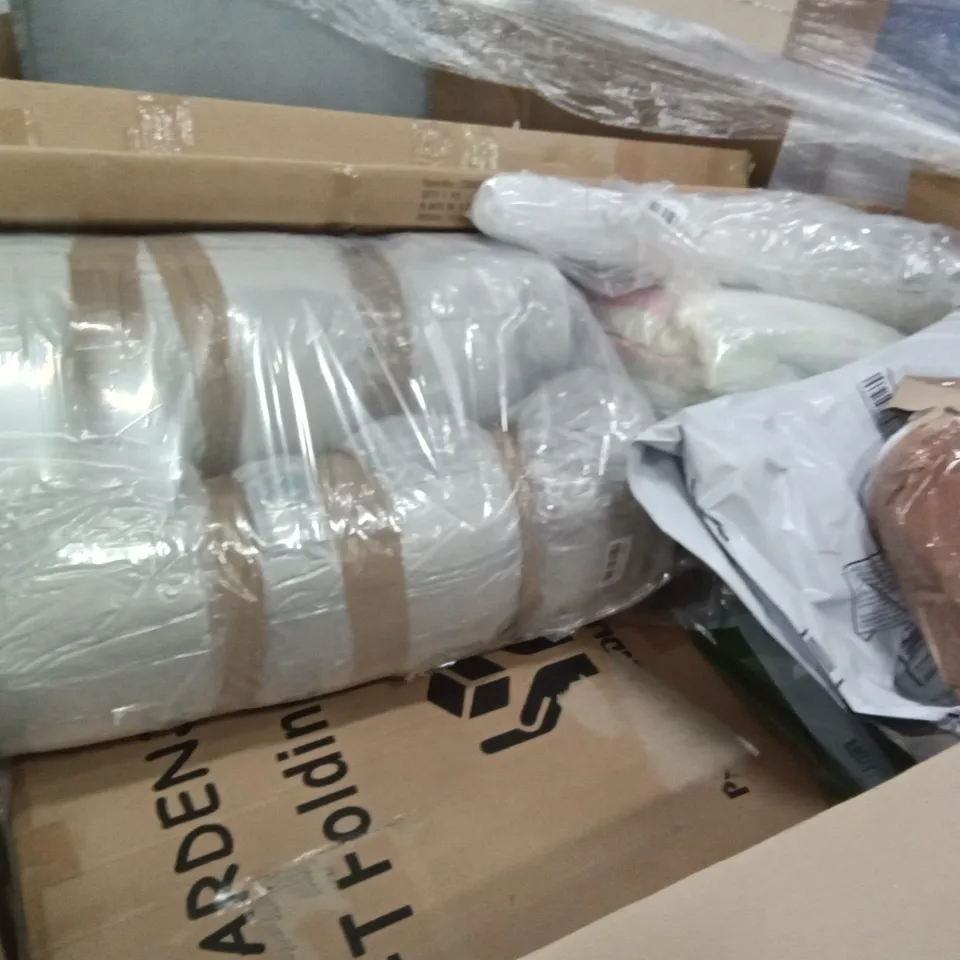 PALLET OF ASSORTED ITEMS INCLUDING DONYER POWER ELECTRICAL CONVECTOR HEATER, DRIPEX MAKEUP MIRROR, CJOY 52" CEILING FAN, 4FT FOLDING TABLE, CLOTHES RAIL