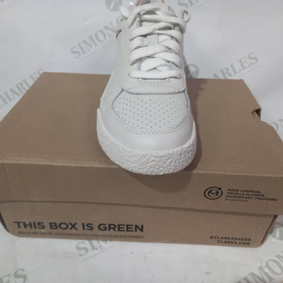 BOXED PAIR OF CLARKS CRAFTCUP RUN TRAINERS IN WHITE/BLUSH UK SIZE 5