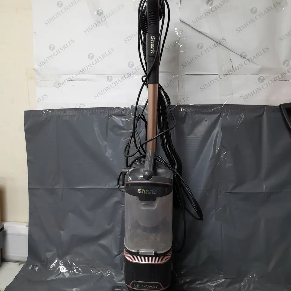 SHARK CORDED UPRIGHT VACUUM CLEANER (NZ690UKT)