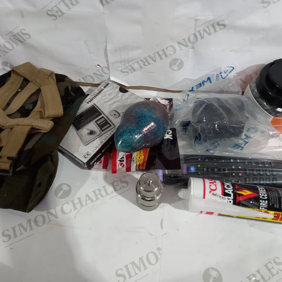 LOT OF ASSORTED HOUSEHOLD ITEMS 