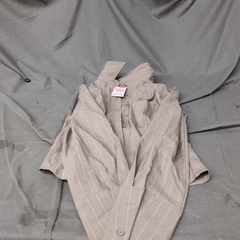 PRETTYLITTLETHING PETITE PINSTRIPED OVERSIZED SHIRT TAUPE SIZE 8 TAGGED