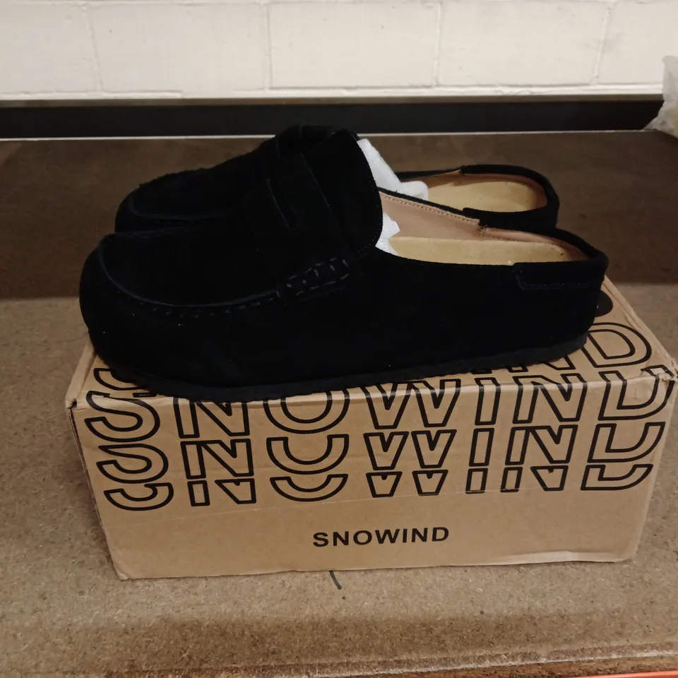 SNOWIND SUEDE SLIP-ON SHOES, BLACK, EU 39 (UK 6) – BOXED