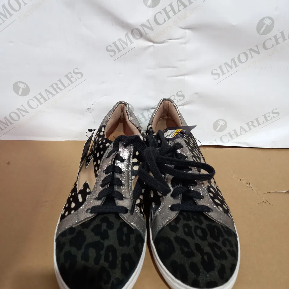 BOXED PAIR OF FAUX SUEDE TRAINERS SIZE 6.5