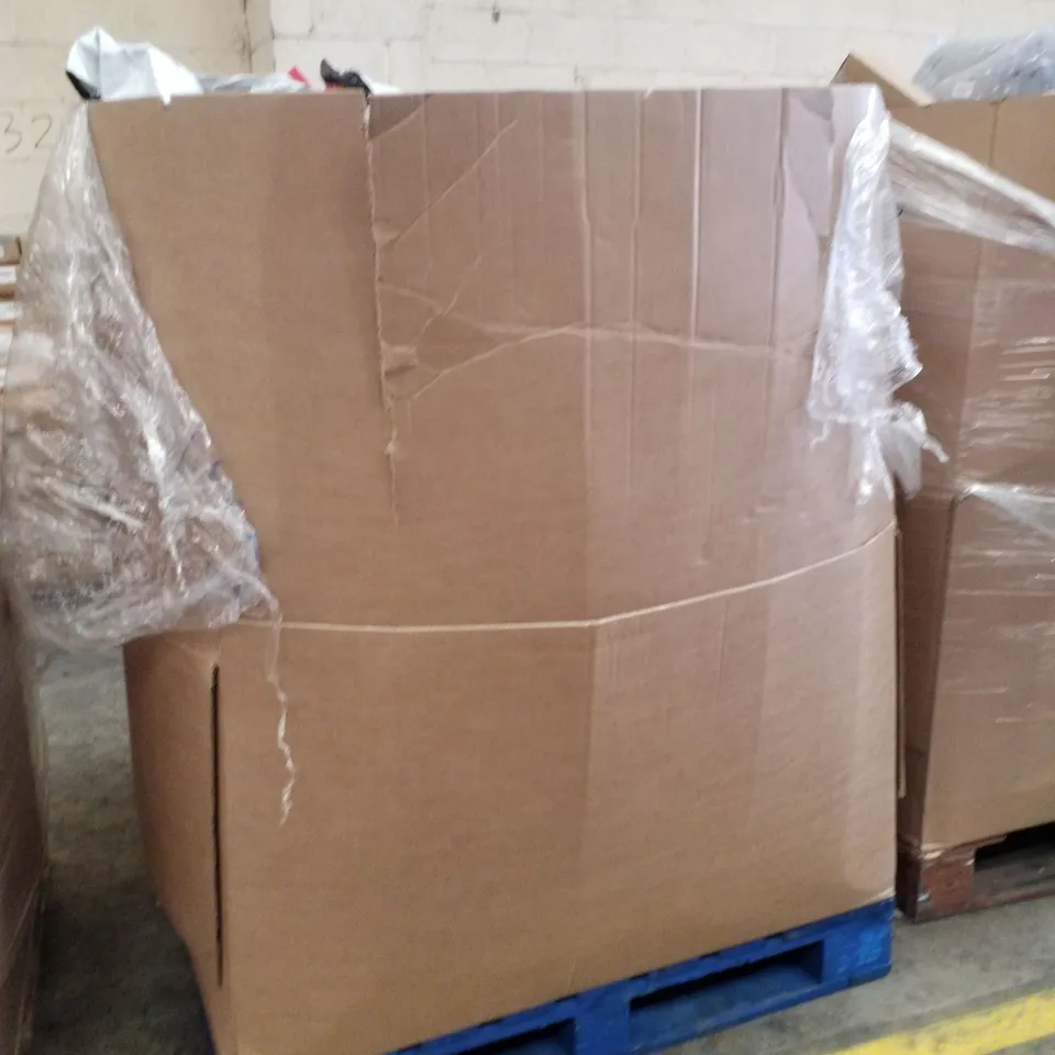 PALLET CONTAINING ASSORTED GARDEN HOSES & INFLATABLES 