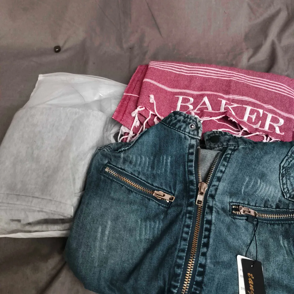 APPROXIMATELY 20 ASSORTED CLOTHING PRODUCTS IN VARIOUS STYLES & SIZES TO INCLUDE JUMPERS, T-SHIRTS, DRESSES ETC