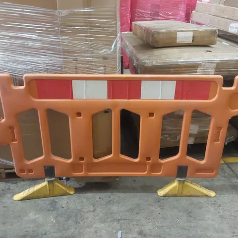 PLASTIC CROWD BARRIER