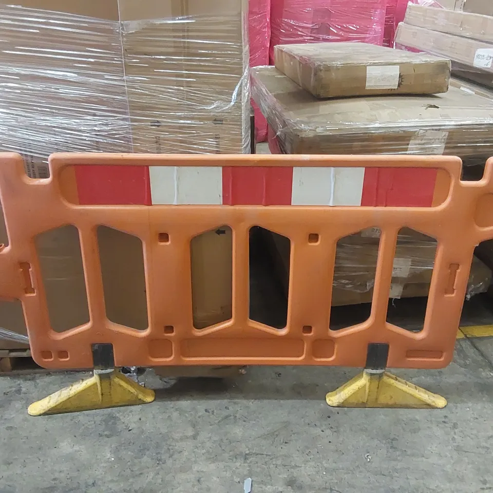 PLASTIC CROWD BARRIER 