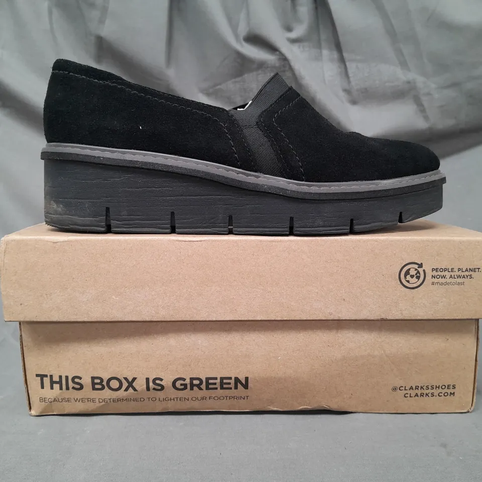 BOXED PAIR OF CLARKS SLIP-ON SHOES IN BLACK UK SIZE 6.5