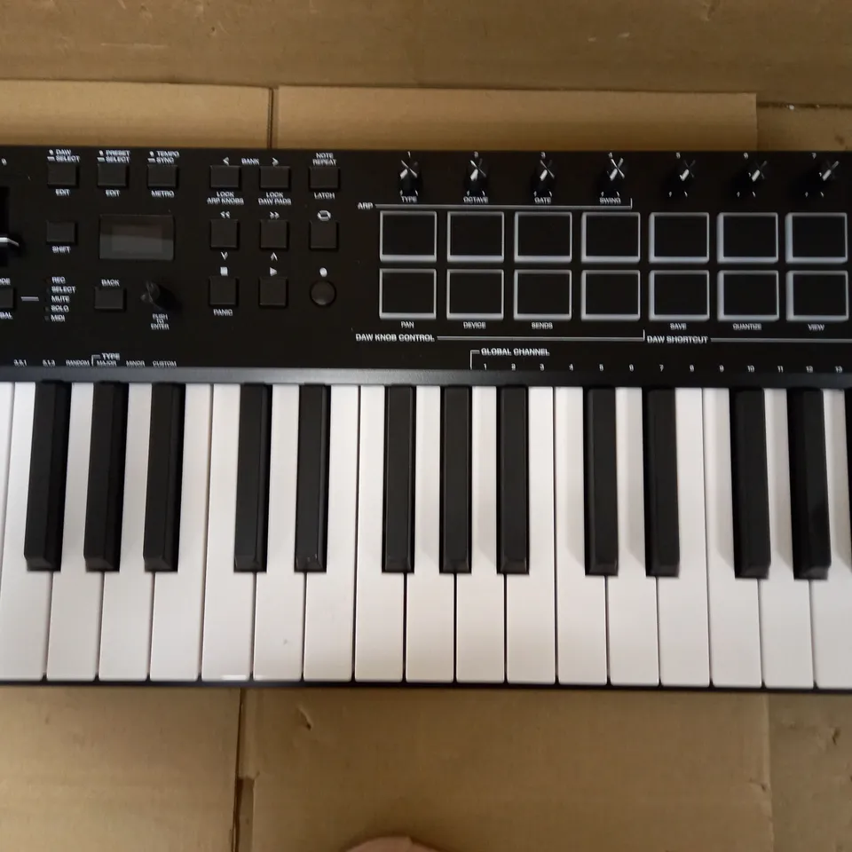M-AUDIO OXYGEN PRO 49 – 49 KEY USB MIDI KEYBOARD CONTROLLER