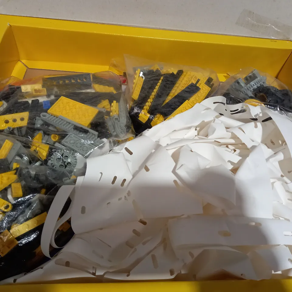 LEGO TECHNIC PNEUMATIC CRANE TRUCK