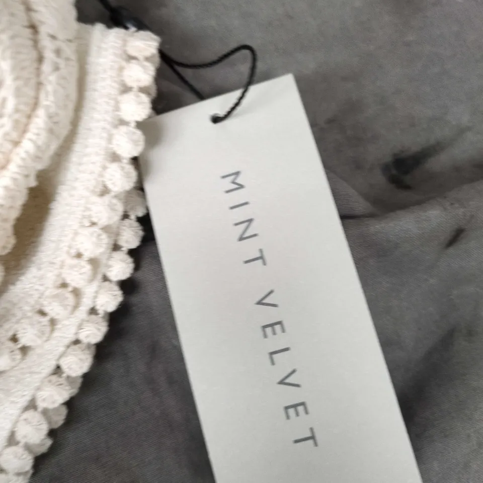 MINT VELVET CROCHET INSERT MAXI DRESS – WHITE, SIZE M