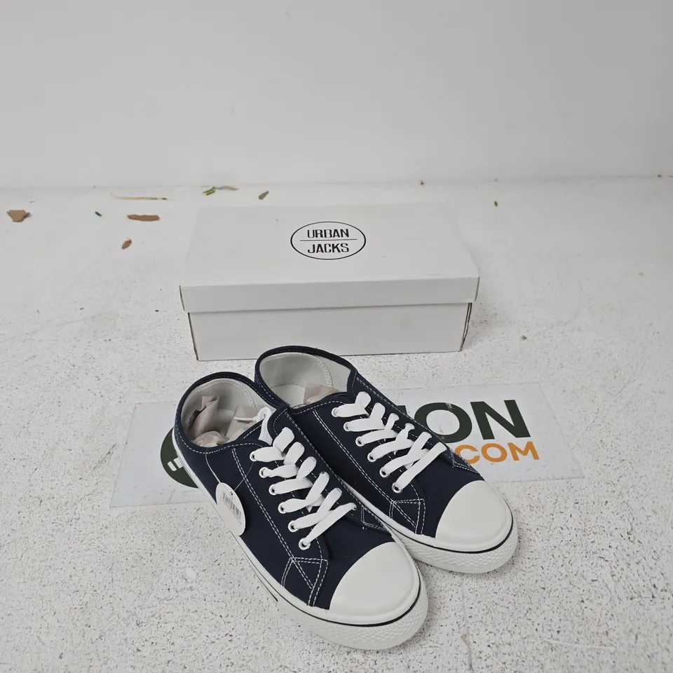 URBAN JACKS BALTIMORE NAVY SNEAKERS – UK SIZE 6