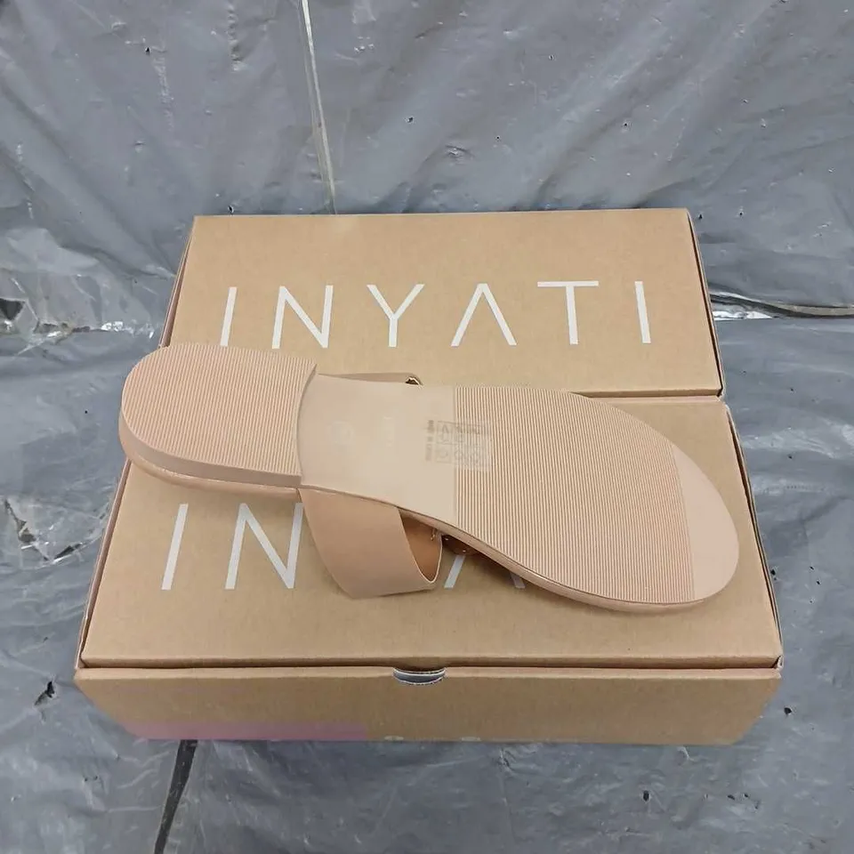 INYATI X2 BOXED PAIRS OF LEANDRA THONG STYLE SANDAL IN TOASTED NUT SIZE 6