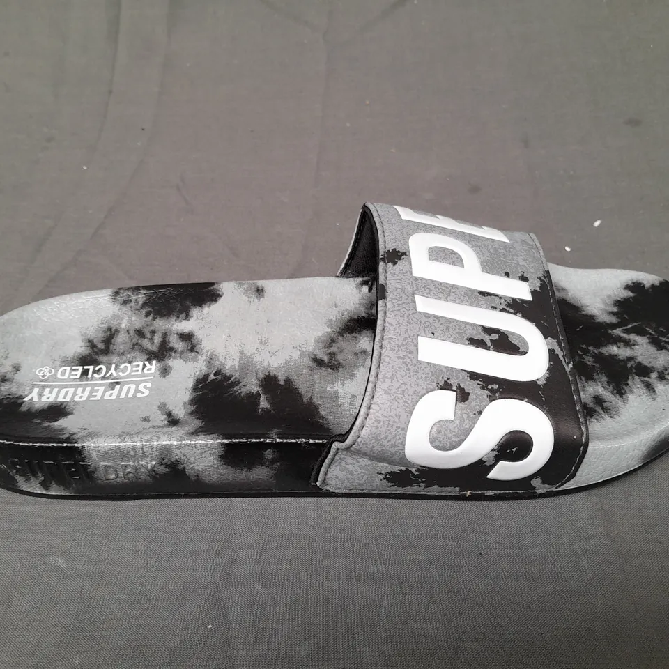 PAIR OF SUPERDRY SLIDERS IN BLACK/GREY SIZE UK 7/8 
