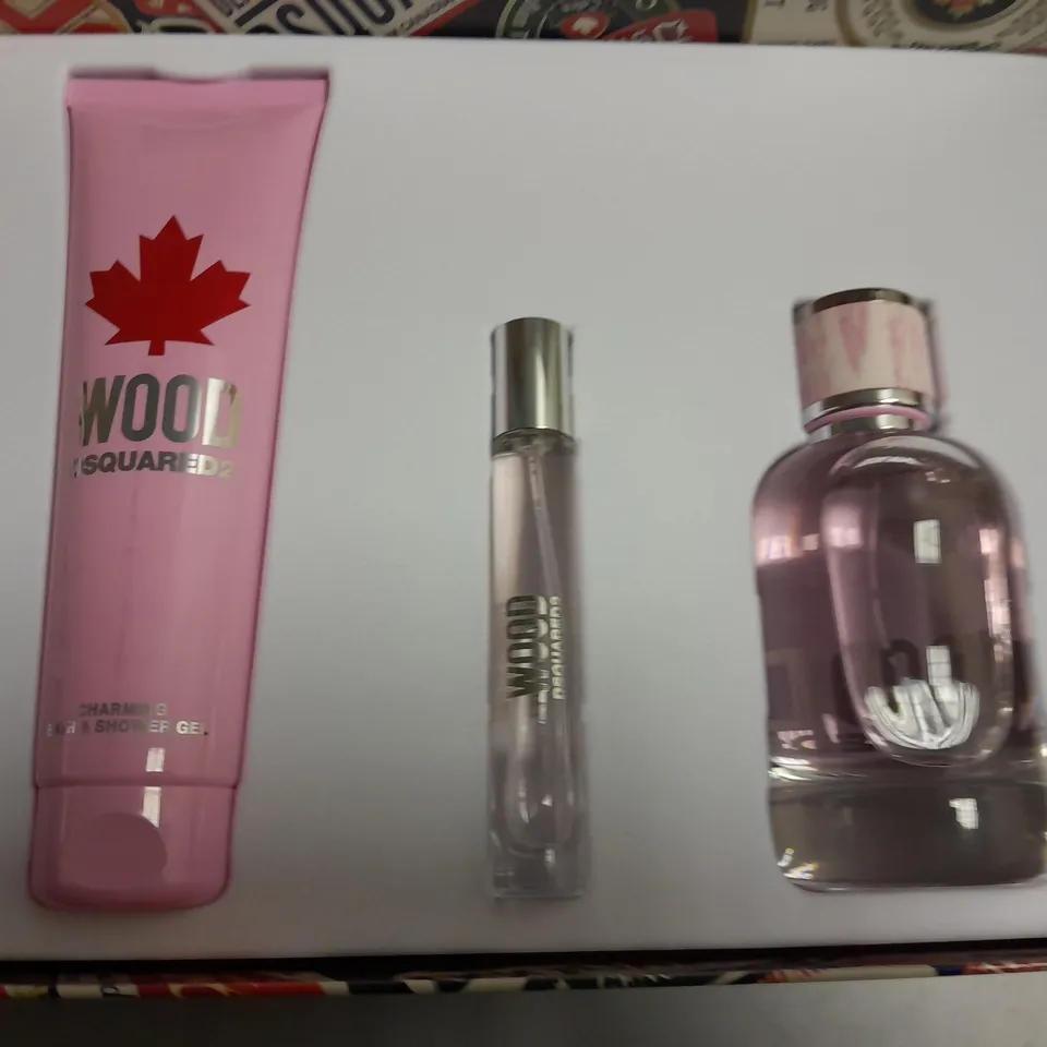 BOXED DSQUARED2 WOOD 3-PIECE SET