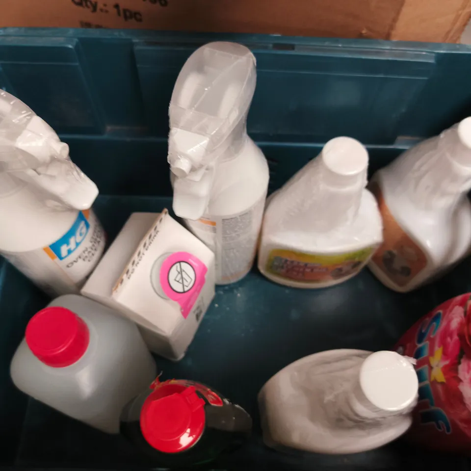 APPROXIMATELY 10 ASSORTED HOUSEHOLD ITEMS TO INCLUDE CIF, ASEVI, ETC