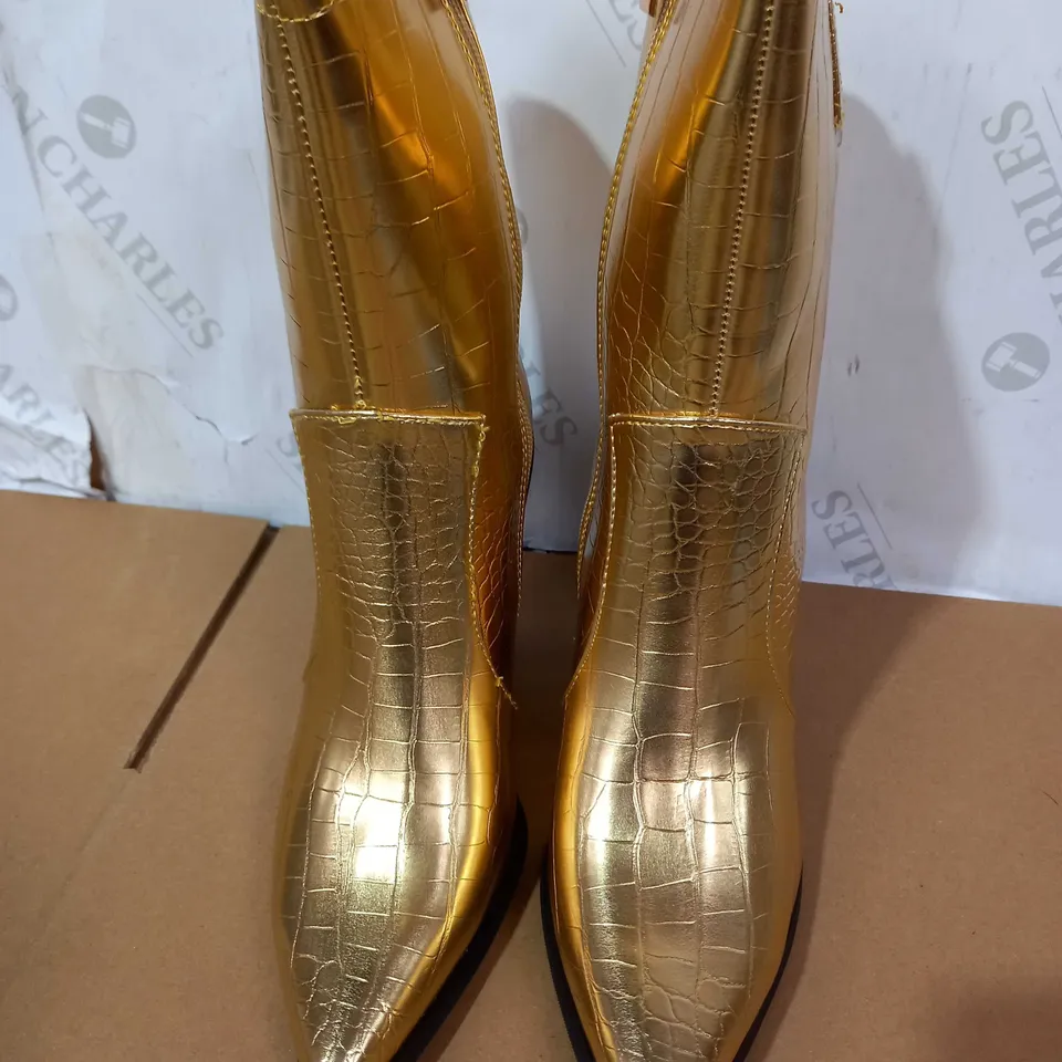 BOED PAIR OF BELLO STAR BOOTS (GOLD, SNAKE SCALE PATTERN), SIZE 5 UK