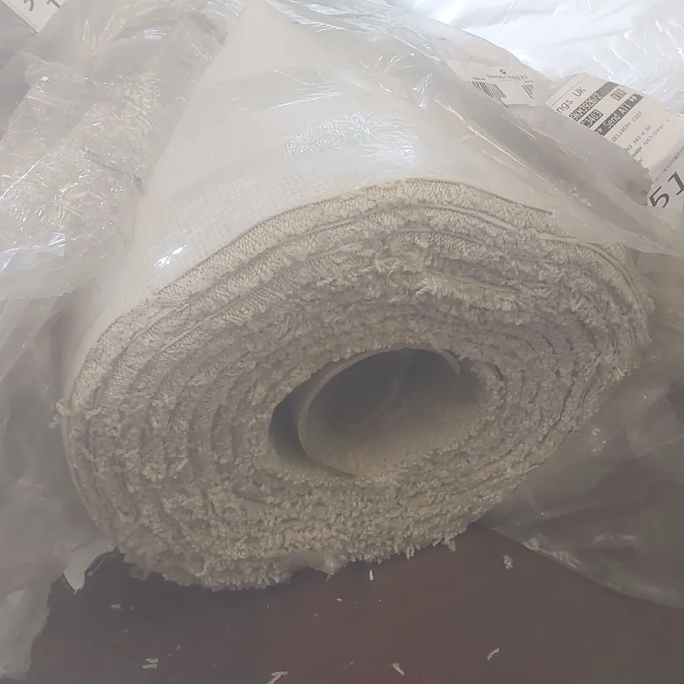 ROLL OF QUALITY CLASSIC CHARM AB GULL GREY CARPET // SIZE: APPROX 4 X 7.5m