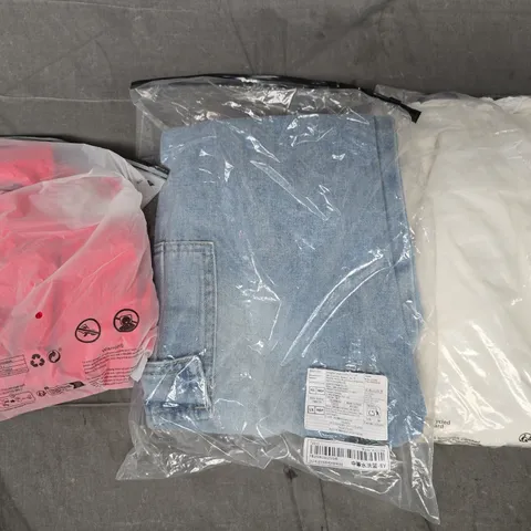 APPROXIMATELY 20 ASSORTED CLOTHING AND FASHION PRODUCTS IN VARIOUS STYLES AND SIZES - COLLECTION ONLY