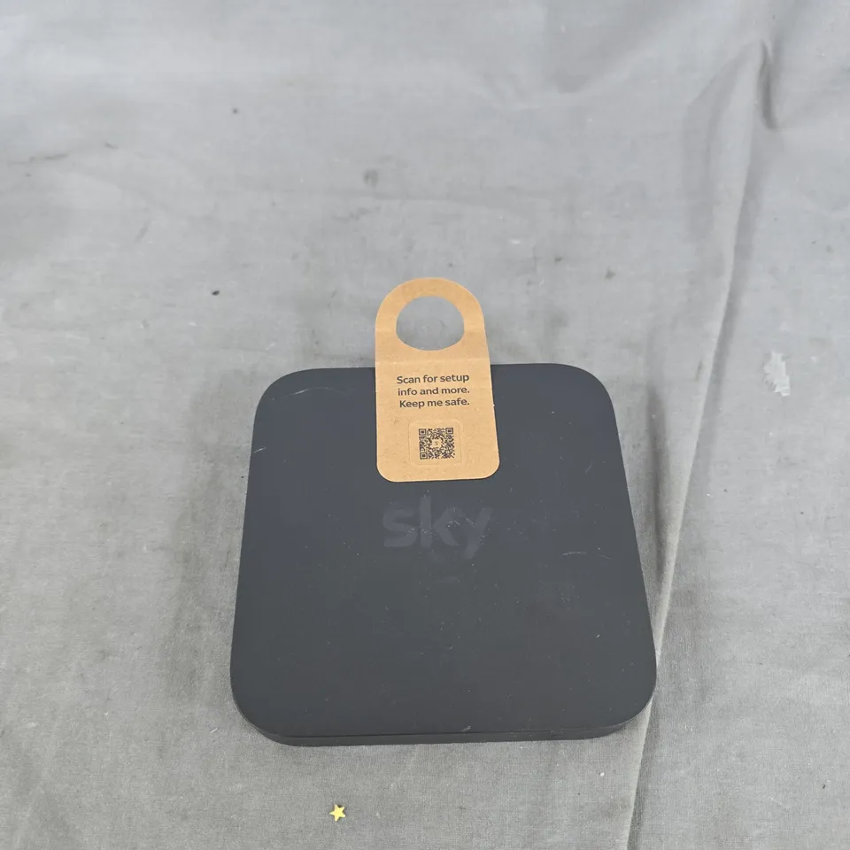 BOX OF APPROXIMATELY 20 HOUSEHOLD/BROADBAND ITEMS INCLUDING: 3X SKY BOXES