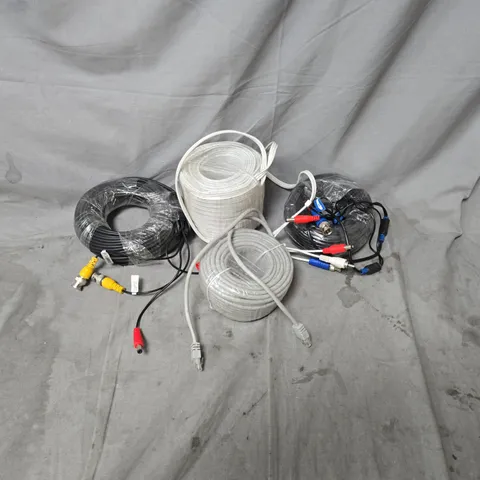 APPROXIMATELY 20 ASSORTED ITEMS OF NETWORKING CABLES OF VARIOUS LENGTHS AND CONNECTIONS