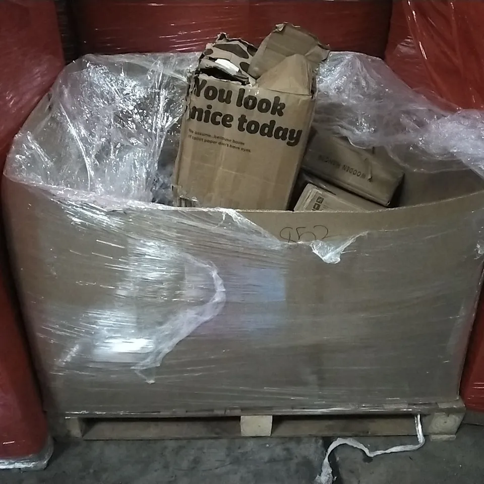 PALLET OF HOUSEHOLD ITEMS TO INCLUDE LED BATTEN LIGHT,CHILDREN'S AIRPORT RUG,TOILET ROLLS, BATH CHAIR AND OTHER ASSORTED ITEMS...