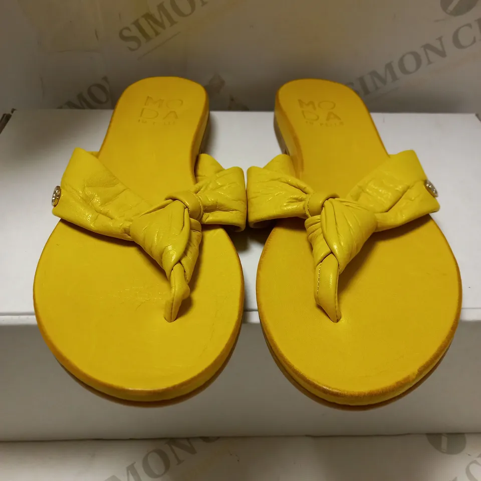 MODA IN PELLE NOVINI YELLOW FLAT SANDALS - SIZE 5