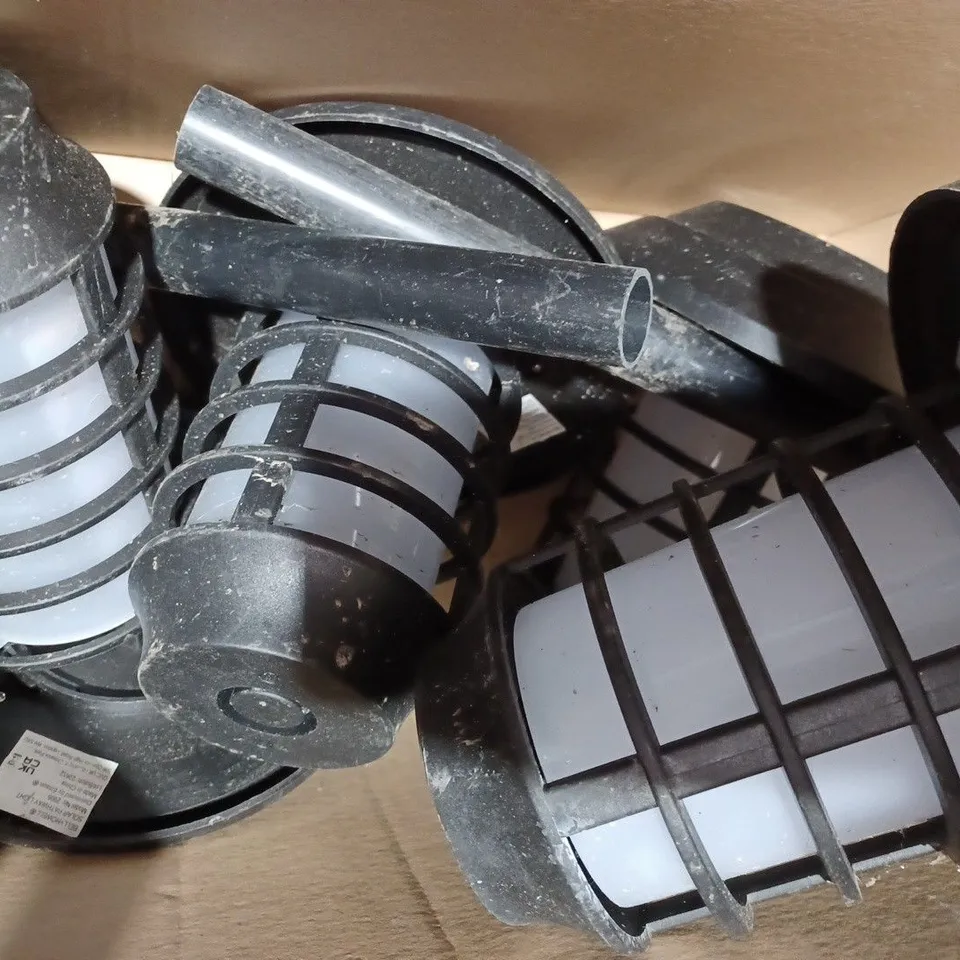 BOXED BELL & HOWELL SOLAR 21 LUMENS DUAL FUNCTION FLAME/ WHITE STAKE LIGHTS