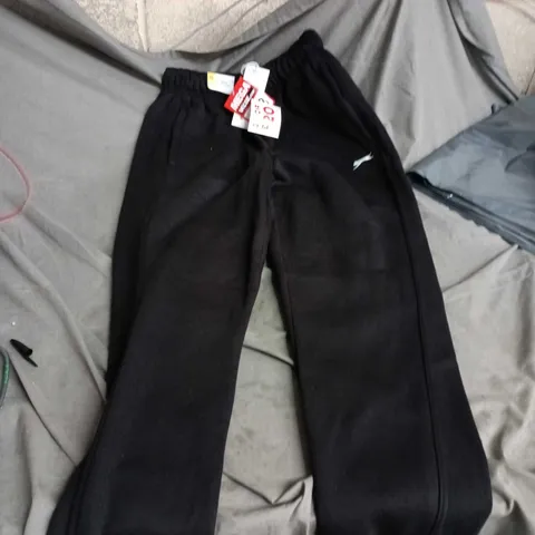 BLACK SLAZENGER JOGGERS SIZE M