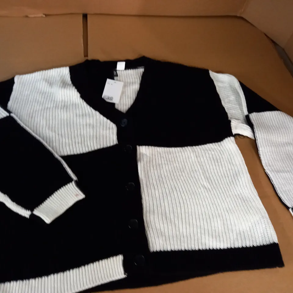 DIVIDED BUTTON FRONT CARDIGAN - EUR M