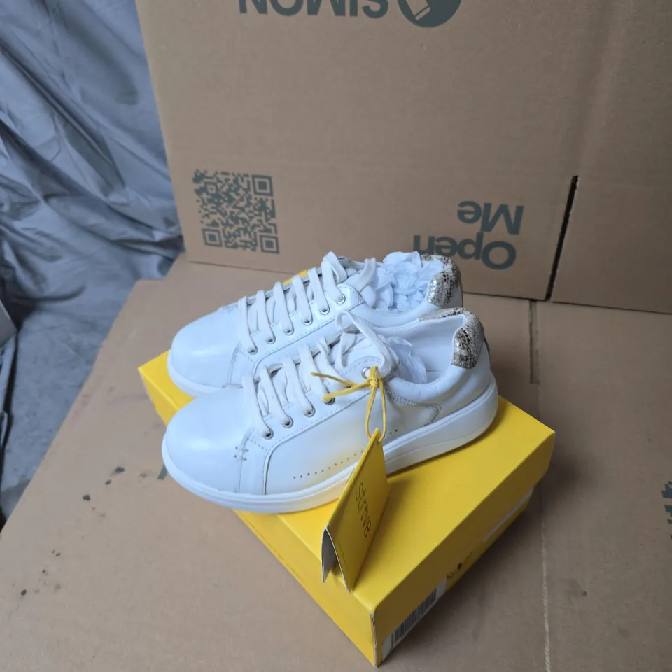 DAKOTA WHITE SNAKE SNEAKERS – WOMEN'S UK 3 (EU 36, US 5)