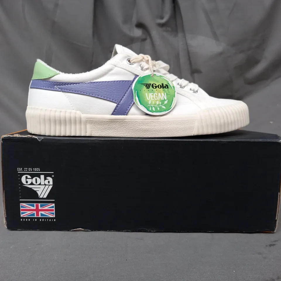 BOXED PAIR OF GOLA RALLY SHOES IN WHITE/LAVENDER/PATINA GREEN UK SIZE 6