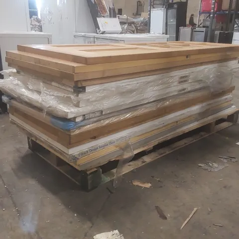 PALLET CONTAINING A VERY LARGE QUANTITY OF ASSORTED INTERIOR DOORS 