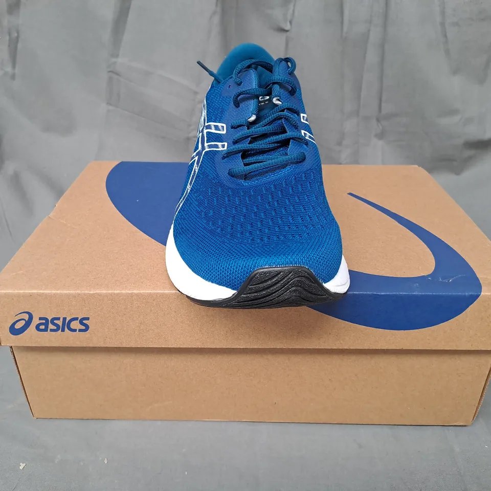 BOXED PAIR OF ASICS GEL-EXCITE 9 SHOES IN BLUE/WHITE UK SIZE 9