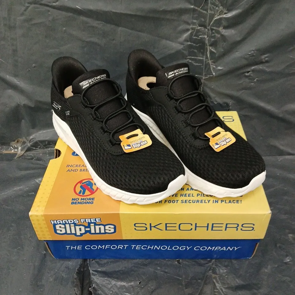 BOXED PAIR OF SKECHERS BOBS SPORT SLIP IN TRAINERS IN BLACK - 4