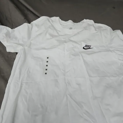 NIKE THE TEE WHITE T-SHIRT – SIZE M 