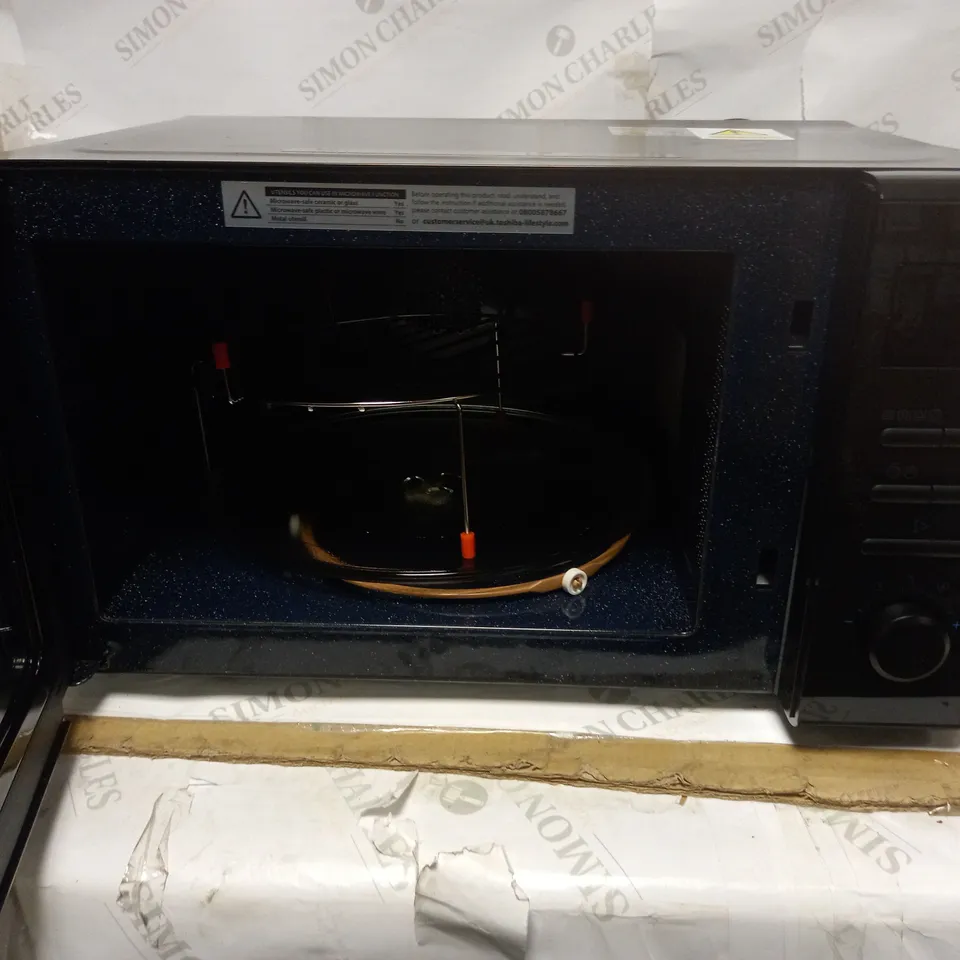 TOSHIBA 950W MICROWAVE OVEN