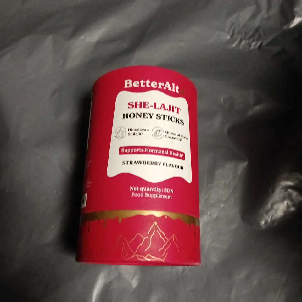 APPROXIMATELY 15 ASSORTED FOOD AND DRINK ITEMS INCLUDING BETTERALT HONEY STICKS , ORGANIC SUNFLOWER SEEDS AND WINE GUMS 