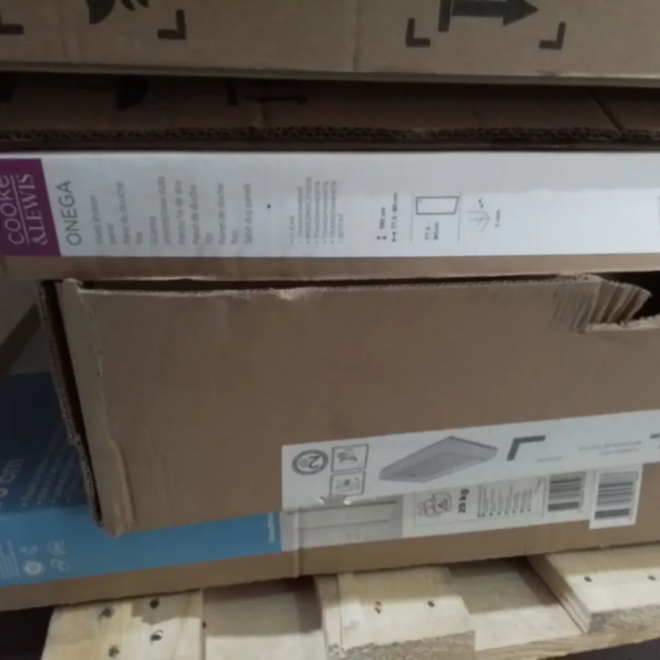 PALLET OF ASSORTED BATHROOM ITEMS TO INCLUDE FIXED SHOWER PANELS AND LAGAN SHOWER TRAY
