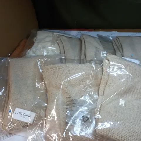 APPROX. 9 CLOTHING ITEMS IN VARIOUS COLOURS AND SIZES