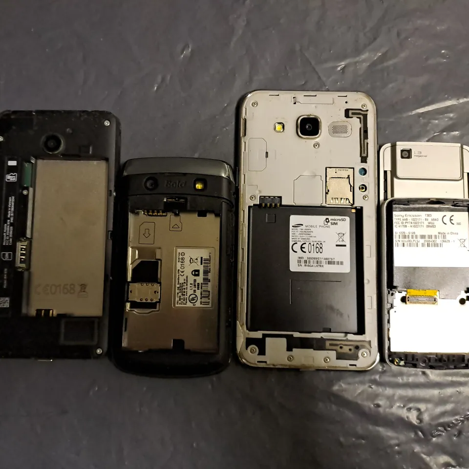 4 ASSORTED PHONES WITH MISSING BACKS & BATTERIES TO INCLUDE BLACKBERRY 9700, SONY ERICSSON T303, SM-J500FN, ETC