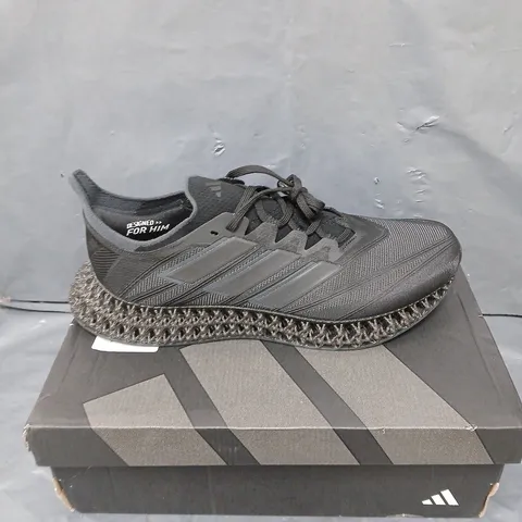 BOXED PAIR OF ADIDAS 4DFWD TRAINERS IN BLACK - 9