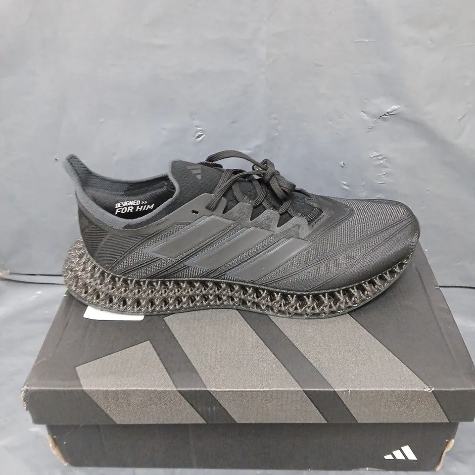 BOXED PAIR OF ADIDAS 4DFWD TRAINERS IN BLACK - 9