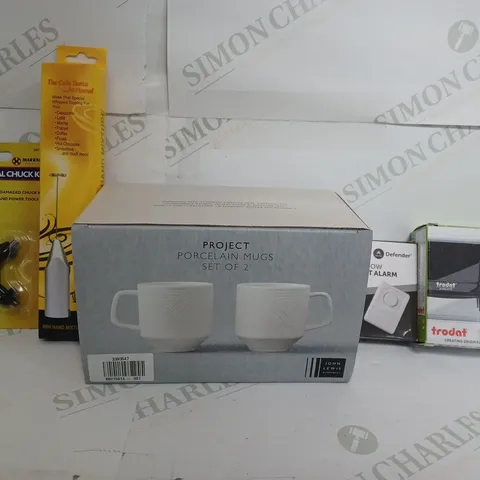 BOX OF APPROXIMATELY 15 ASSORTED ITEMS TO INCLUDE - ALERT ALARM - 4 WAY UNIVERSAL CHUCK KEY - SET OF 2 MUGS ETC
