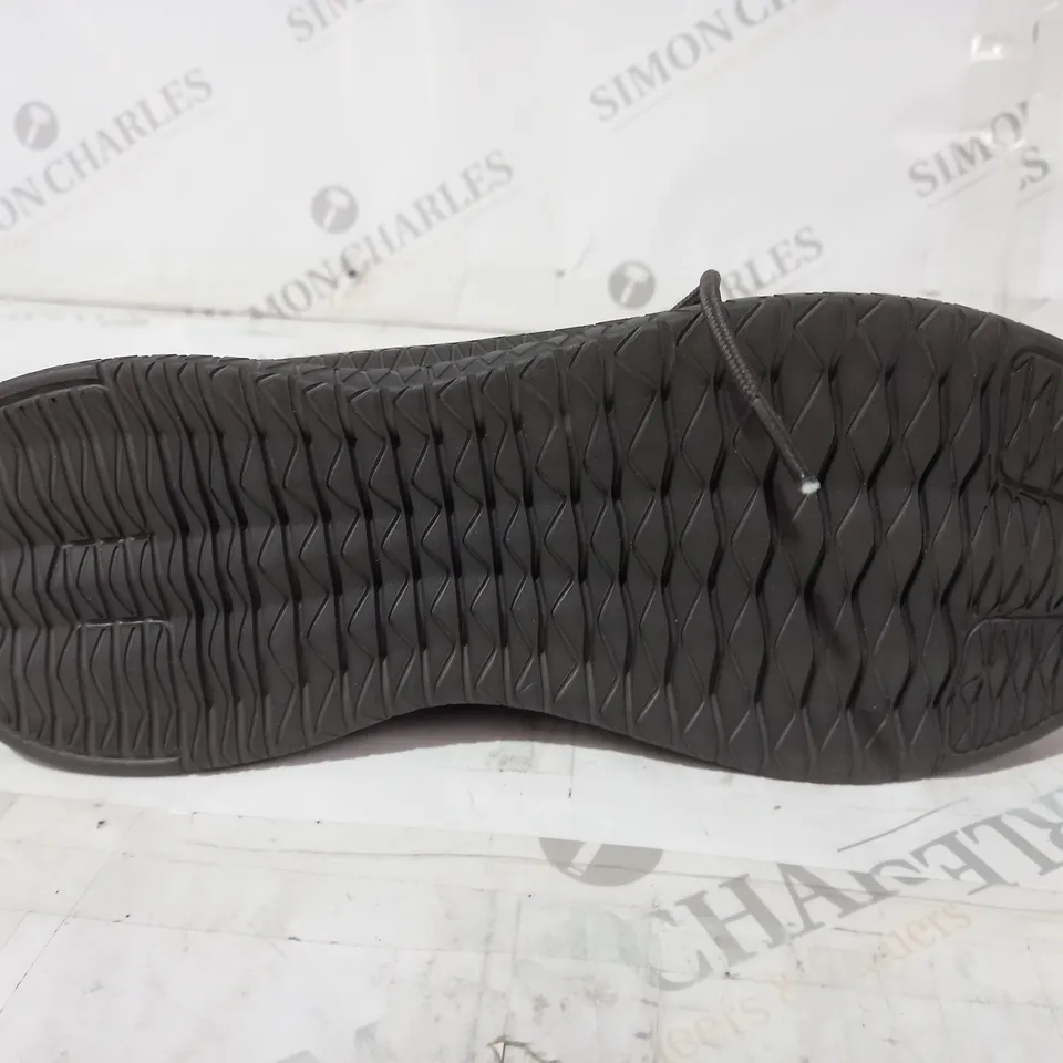 DAMYUAN GREY/GREEN RAINERS SIZE 40