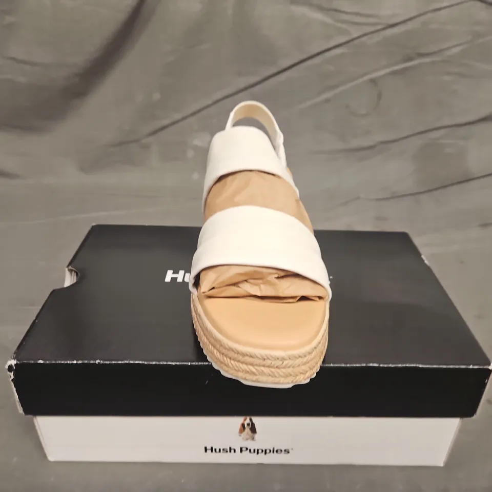 BOXED PAIR OF HUSH PUPPIES WOMENS RACHEL CREAM STRAP SANDALS - UK SIZE 7